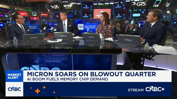 Trivariate Research’s Adam Parker calls today’s Apple price action ‘pretty interesting’